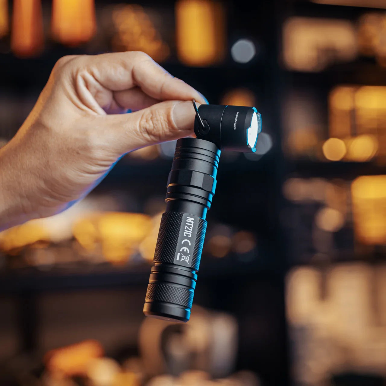 これは便利！　Nitecore MT21Cトーチ ライト Nitecore MT21C LED Flashlight, 1000 Lumen Right Angle 90