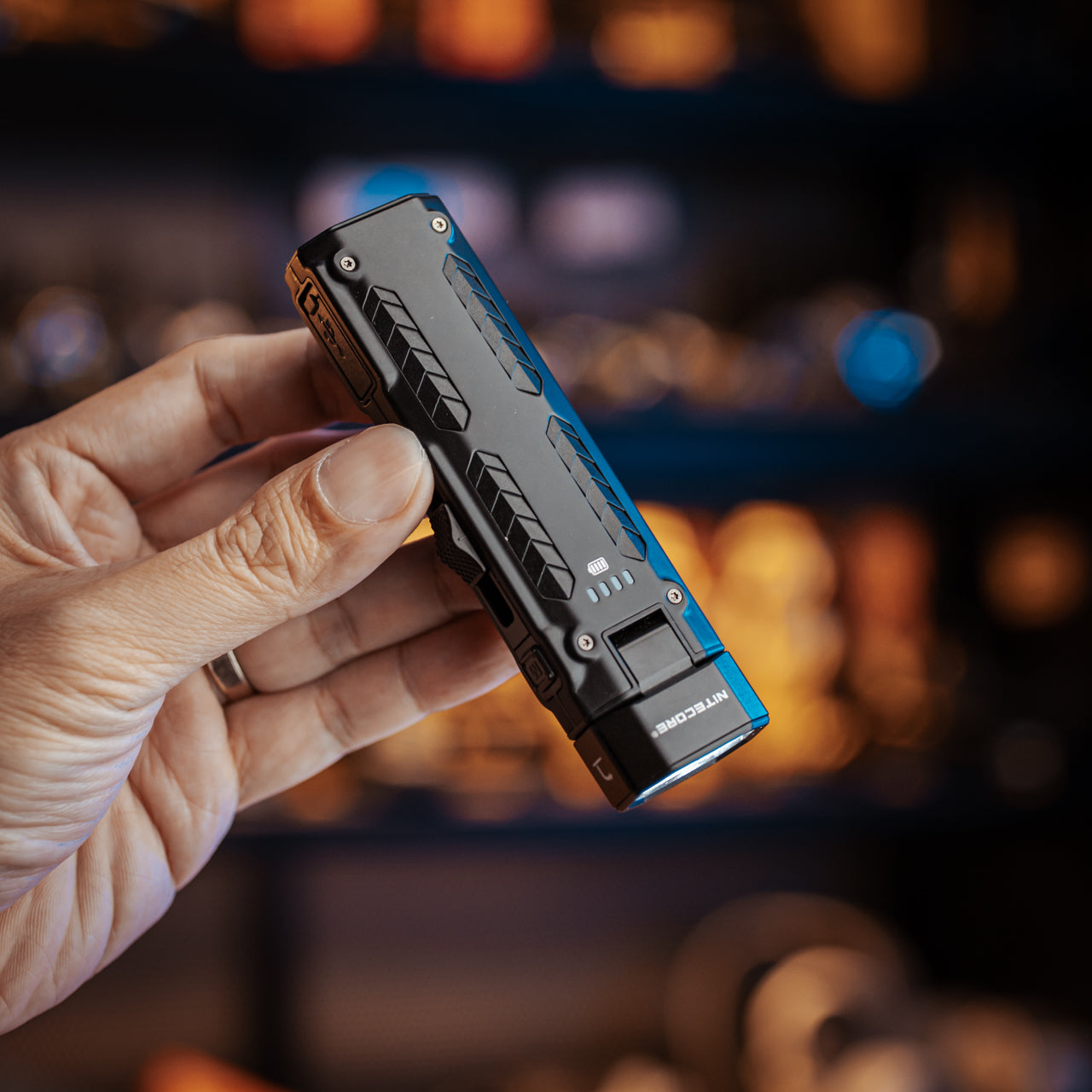 EDC09 - 1600 lumens (L-Angle) – Nitecore Singapore