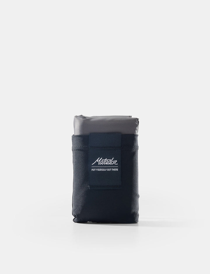 Matador Pocket Blanket™ 4.0 - 160 x 110cm in Black - black pocket blanket